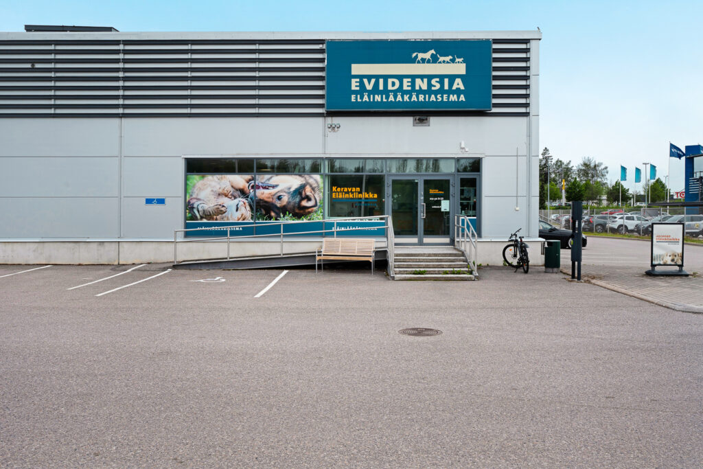 alikeravantie toimitilan julkisivu